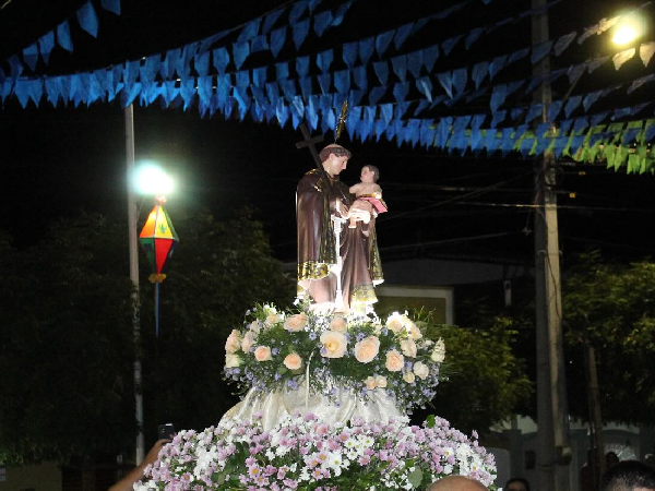 FÉ E DEVOÇÃO MARCAM O INÍCIO DA TRADICIONAL FESTA DE JUNHO.