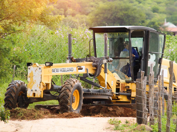 RECUPERAÇÃO DAS ESTRADAS VICINAIS DE TODA ZONA RURAL DO MUNICÍPIO.